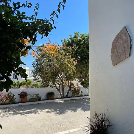 Πανσιόν Matina's Family